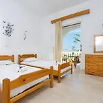 Tamar Apartments, 3*