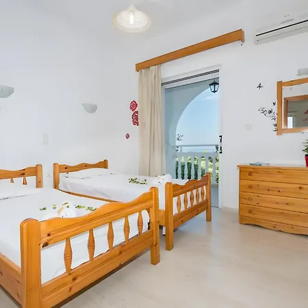 Tamar Apartments, 3*