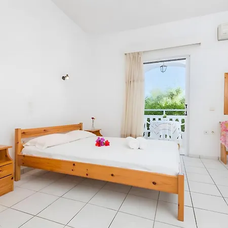 Tamar Apartments, Pensión 3*