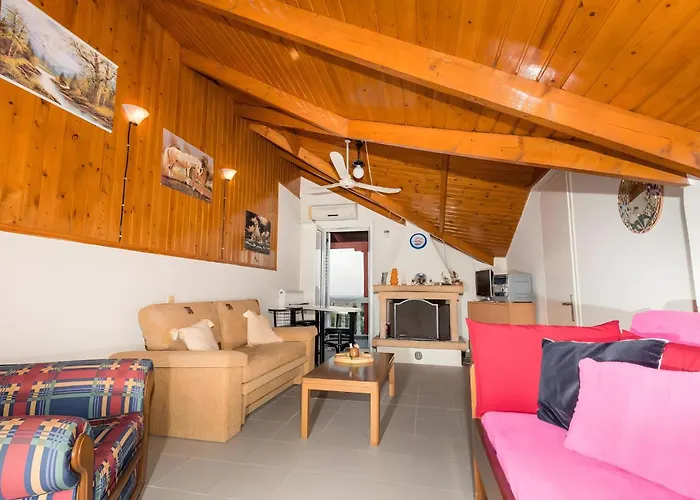 بيت ضيافة Tamar Apartments,