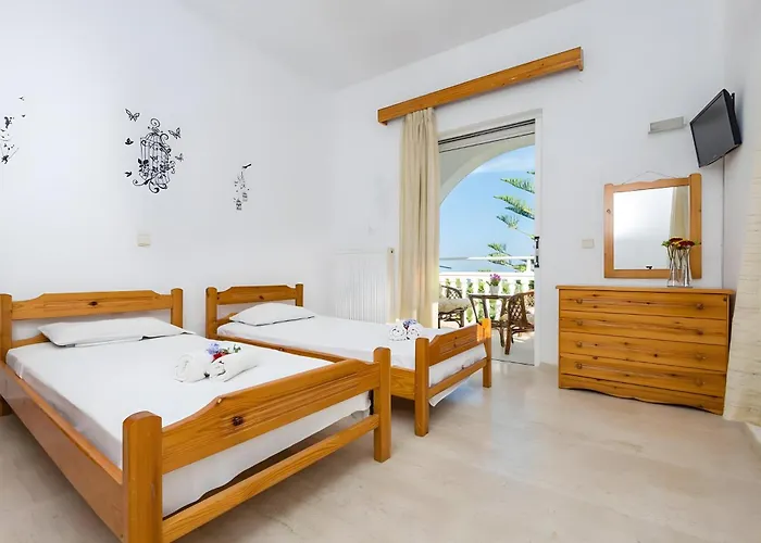 Tamar Apartments, 3*