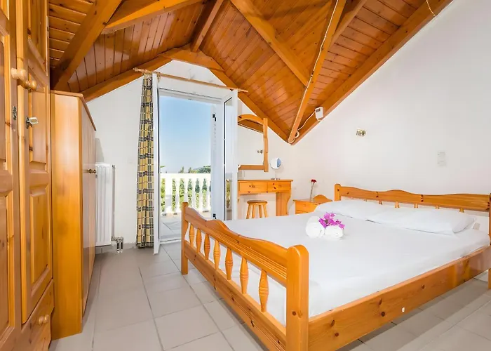 Tamar Apartments, 3*